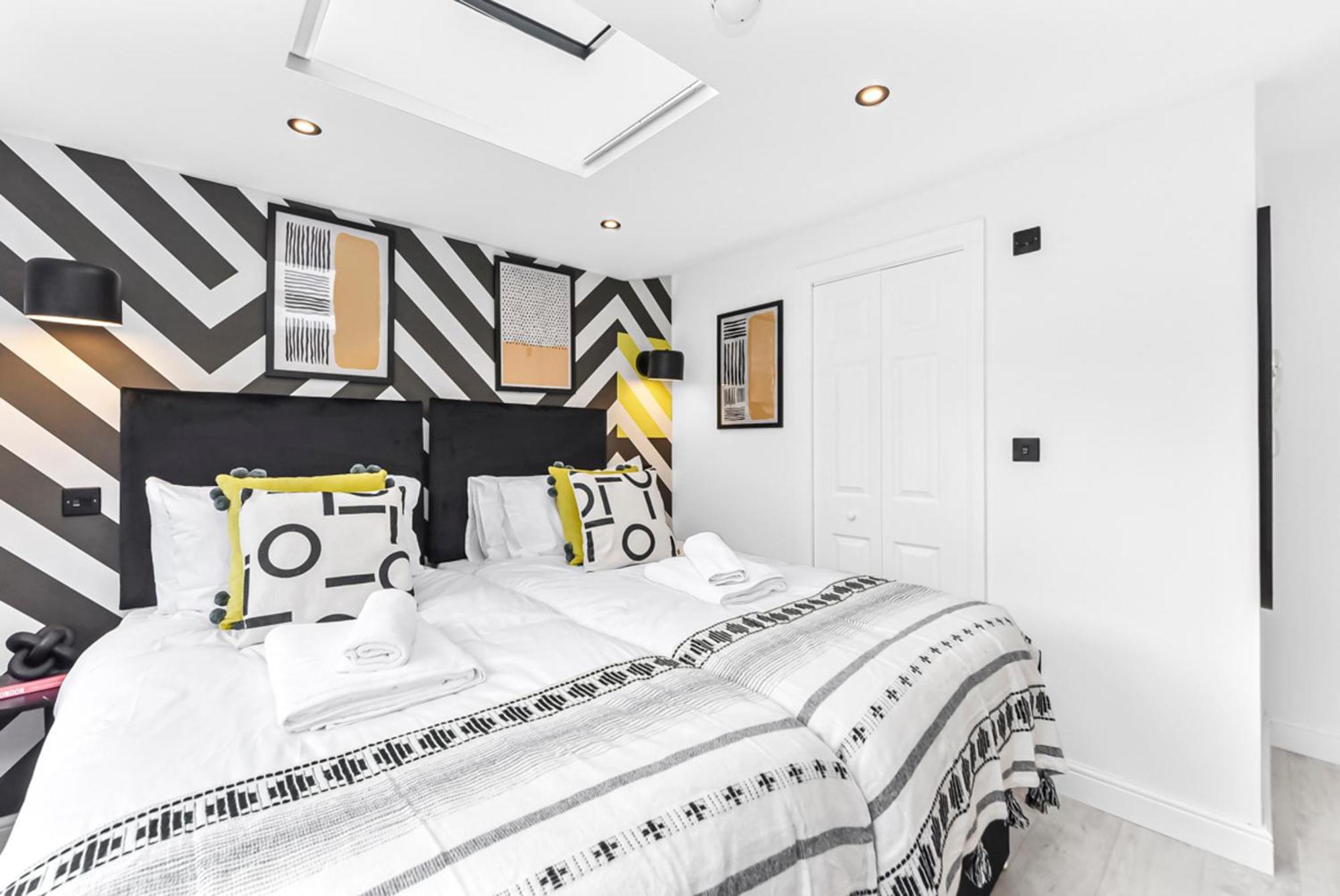 Playful & Stylish In Hip Area Apartament
